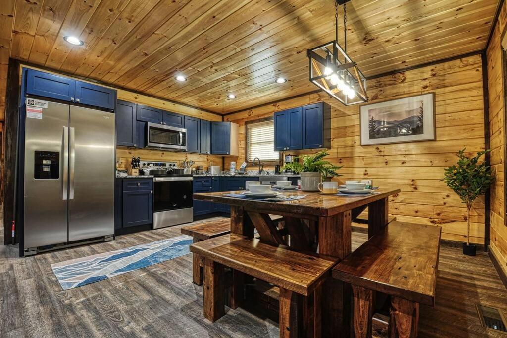 Adventure Retreat/Cabin/Pool+Hot Tub/Game Room+Theater เซอเวียร์วีล ภายนอก รูปภาพ