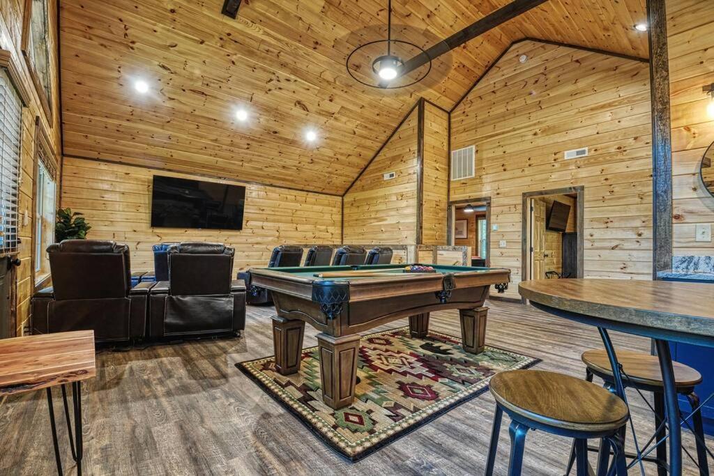 Adventure Retreat/Cabin/Pool+Hot Tub/Game Room+Theater เซอเวียร์วีล ภายนอก รูปภาพ