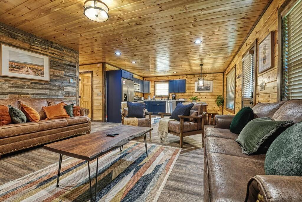 Adventure Retreat/Cabin/Pool+Hot Tub/Game Room+Theater เซอเวียร์วีล ภายนอก รูปภาพ