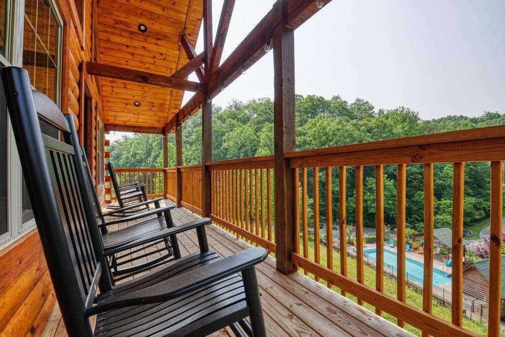 Adventure Retreat/Cabin/Pool+Hot Tub/Game Room+Theater เซอเวียร์วีล ภายนอก รูปภาพ