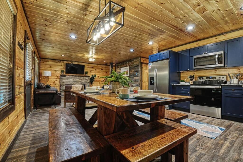Adventure Retreat/Cabin/Pool+Hot Tub/Game Room+Theater เซอเวียร์วีล ภายนอก รูปภาพ