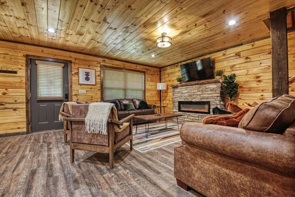 Adventure Retreat/Cabin/Pool+Hot Tub/Game Room+Theater เซอเวียร์วีล ภายนอก รูปภาพ
