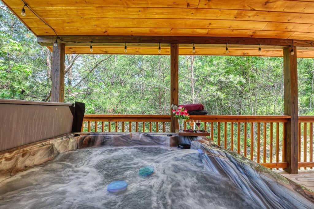 Adventure Retreat/Cabin/Pool+Hot Tub/Game Room+Theater เซอเวียร์วีล ภายนอก รูปภาพ