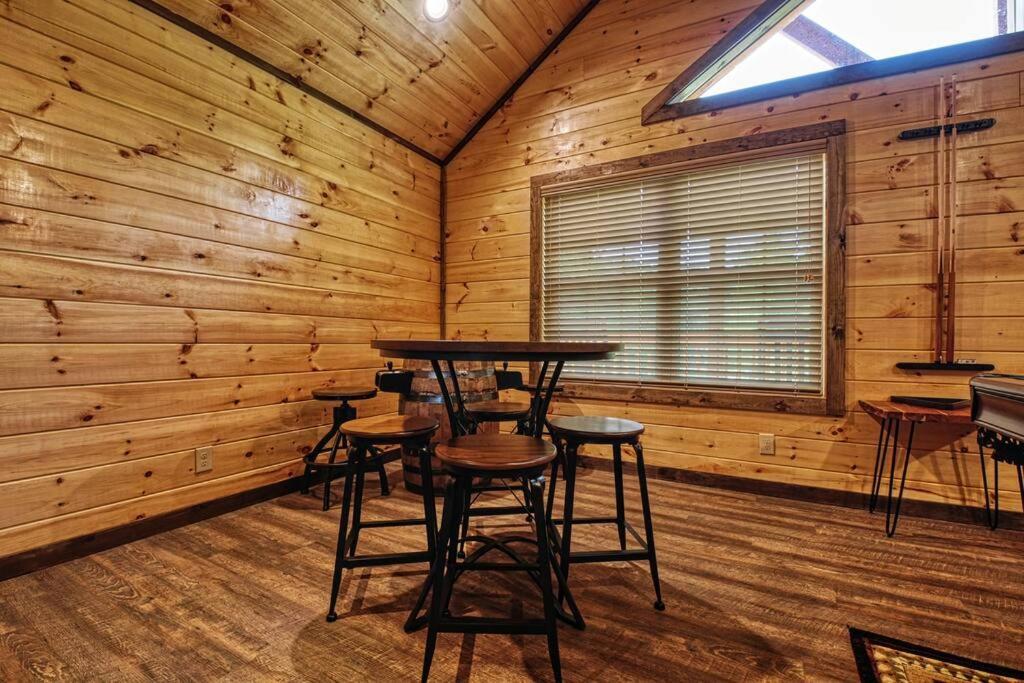Adventure Retreat/Cabin/Pool+Hot Tub/Game Room+Theater เซอเวียร์วีล ภายนอก รูปภาพ